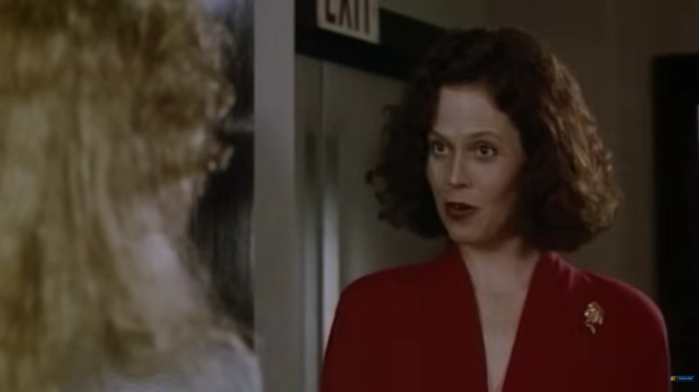 capture d ecran de Sigourney Weaver s adressant a Melanie Griffith