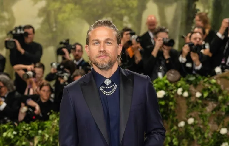 Charlie Hunnam n’écoute plus les critiques après Hooligans