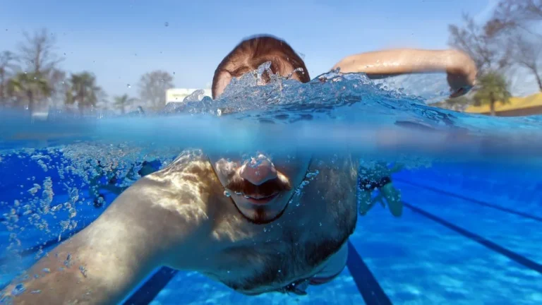 La saleté des piscines publiques : un danger insoupçonné