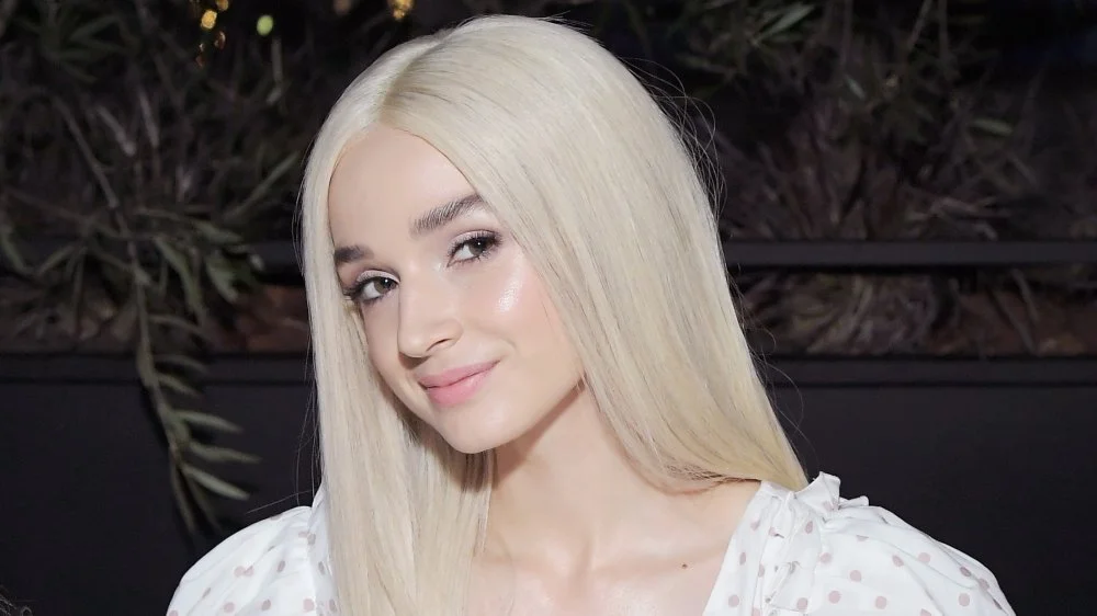 La vérité cachée sur Poppy, la pop star aux multiples facettes