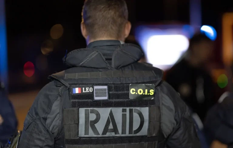 Nice: Enfant indemne, suspect recherché après un assassinat