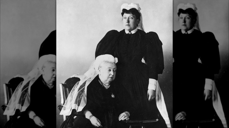 Portrait de la princesse Béatrice avec la reine Victoria âgée