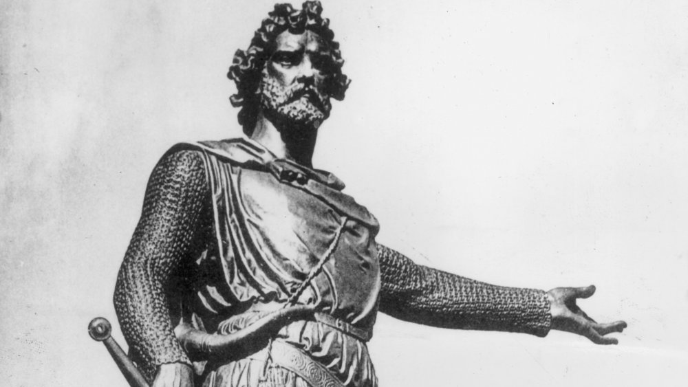 this hand is going to Stratford.