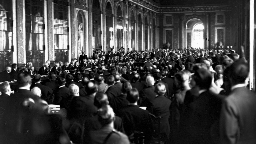 Traité de Versailles dans la Galerie des Glaces, 1919