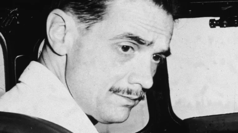 L&rsquo;Histoire Tragique de Howard Hughes : Un Destin Étrange