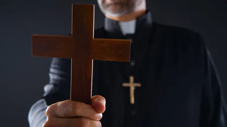 La sombre vérité sur l’école d’exorcisme du Vatican