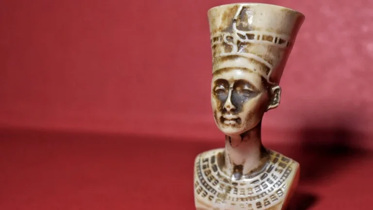 Pourquoi Cléopâtre a-t-elle exécuté sa soeur Arsinoé IV ?