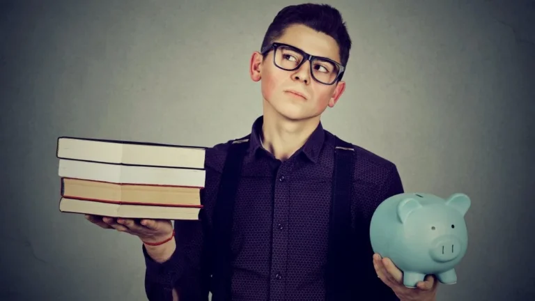 Pourquoi le coût des études a-t-il explosé aux États-Unis ?