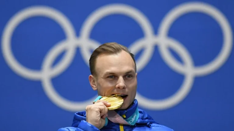 Pourquoi les Olympiens mordent-ils leurs médailles ?