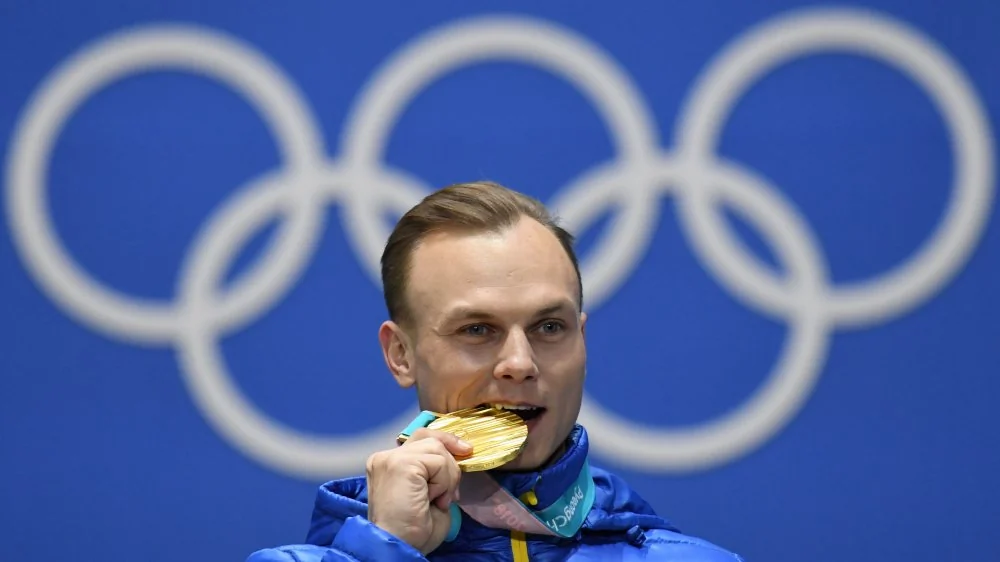 Pourquoi les Olympiens mordent-ils leurs médailles ?