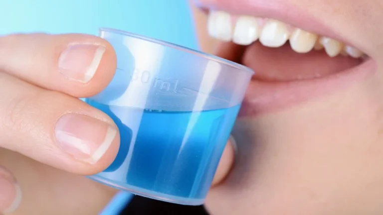 Que se passe-t-il dans votre corps en buvant du bain de bouche ?