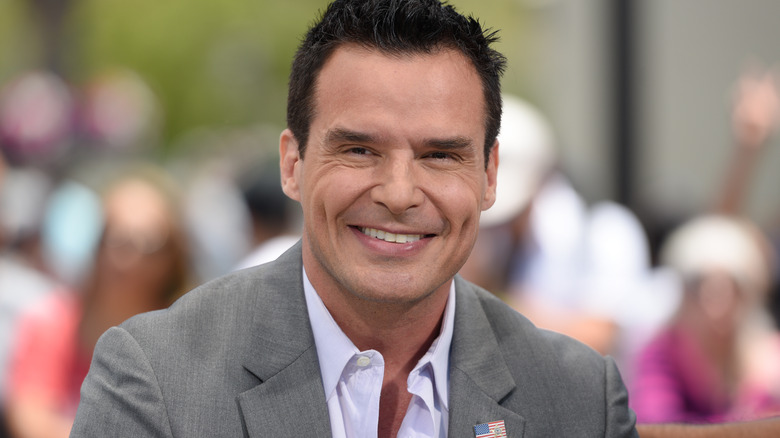 Antonio Sabato Jr posant pour une photo