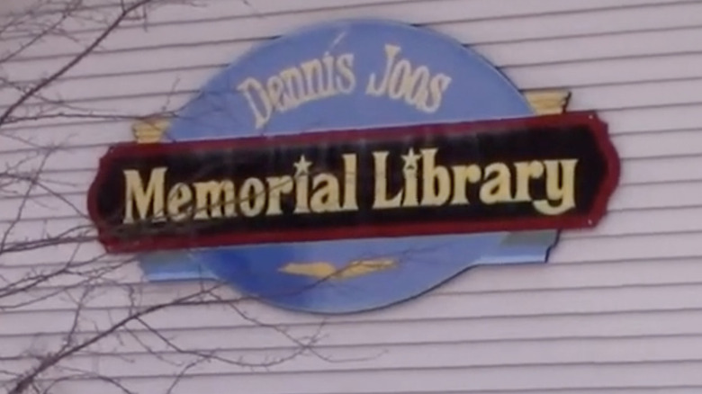 Image tirée d'une vidéo de la bibliothèque commémorative Dennis Joos