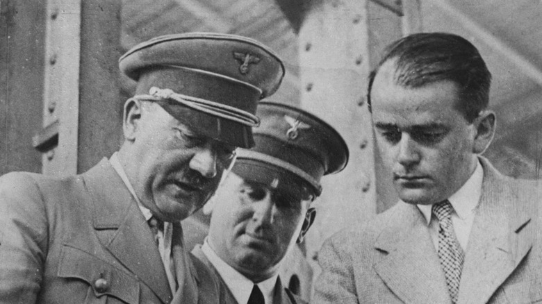 Adolf Hitler et l'architecte Albert Speer avant le rassemblement de Nuremberg en 1935