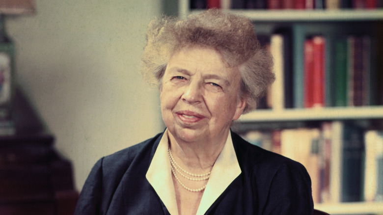 Portrait posé d'Eleanor Roosevelt