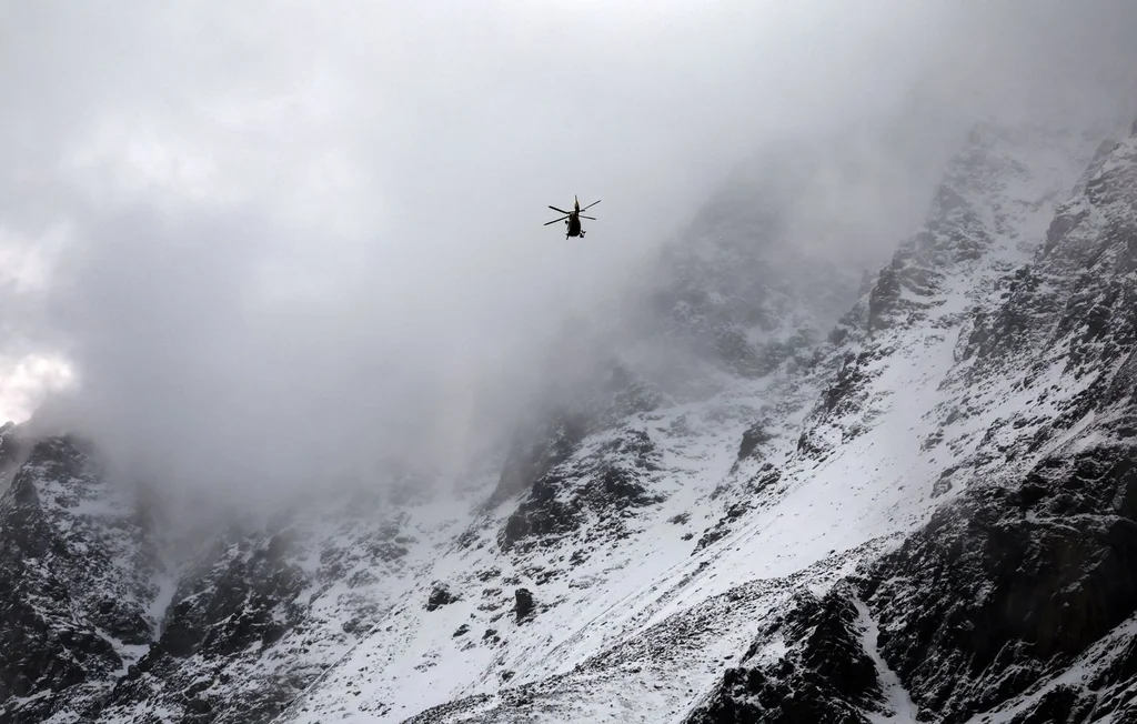 Hautes-Alpes : un skieur tué par une avalanche, un survivant sauvé par un arbre