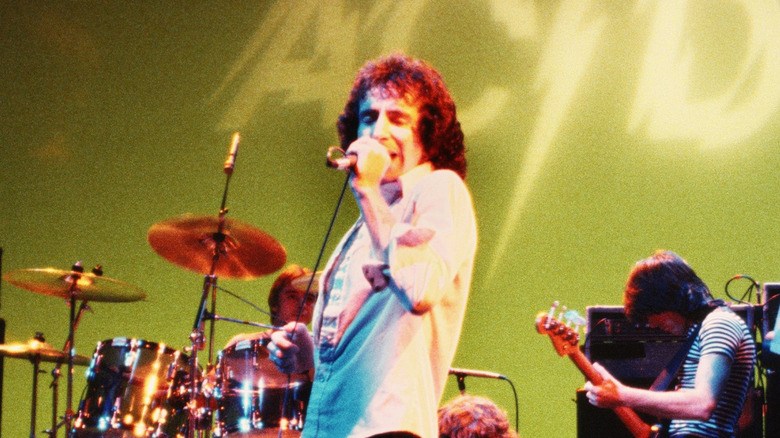 Bon Scott chantant avec AC/DC lors d'une répétition