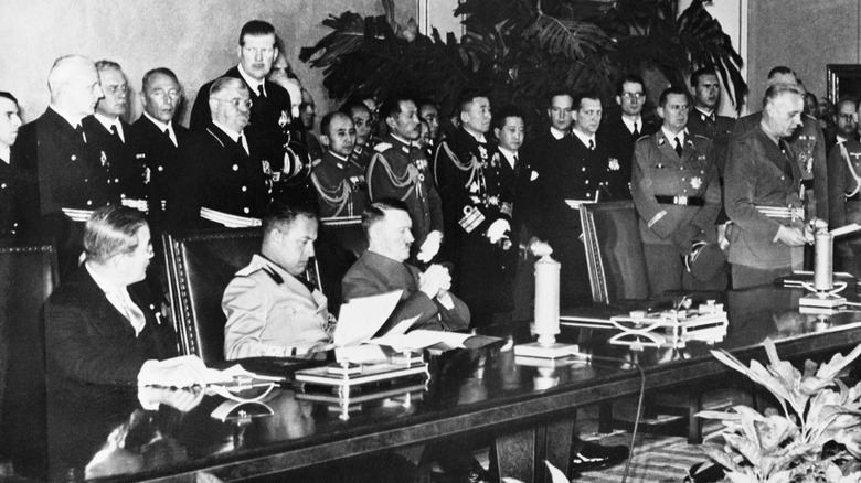 Les puissances de l'Axe signant le Pacte tripartite