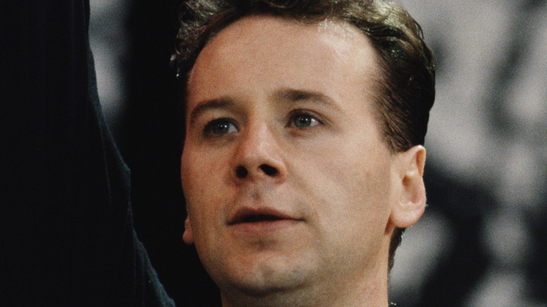 Jim Kerr levant la main