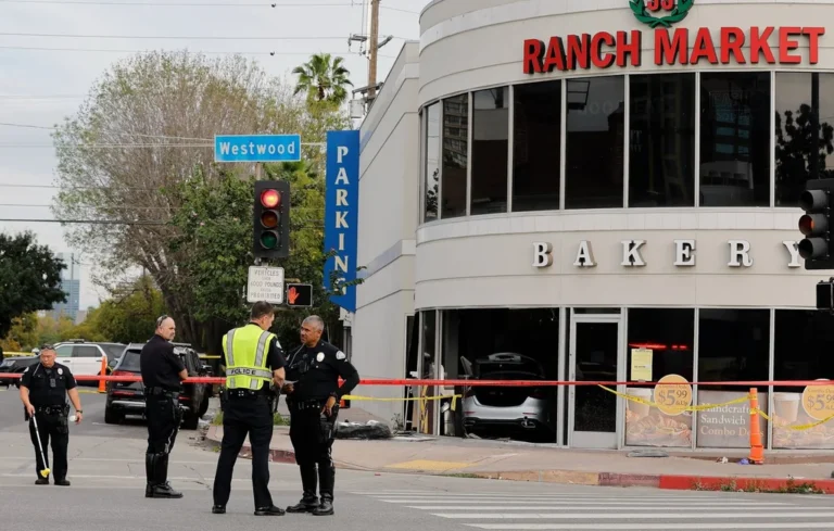 Los Angeles : Une conductrice de 92 ans percute un commerce, 3 morts