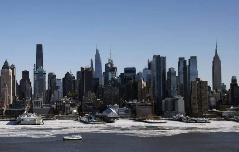 Météo aux USA : Tempête de neige rare en Floride et froid arctique
