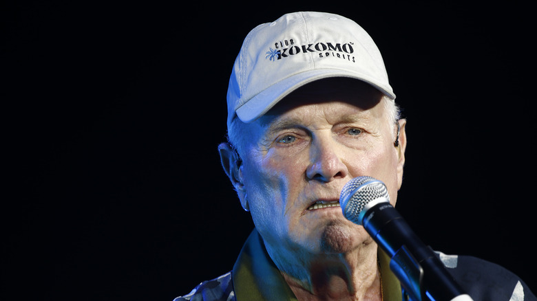 Mike Love sur scène avec les Beach Boys