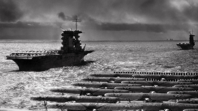Les porte-avions USS Lexington et Saratoga en mer