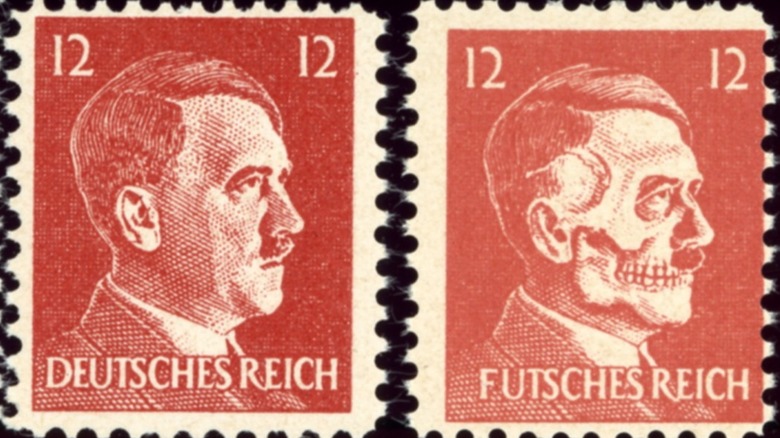 Trois faux timbres allemands avec le visage d'Hitler, dont un avec un crâne superposé