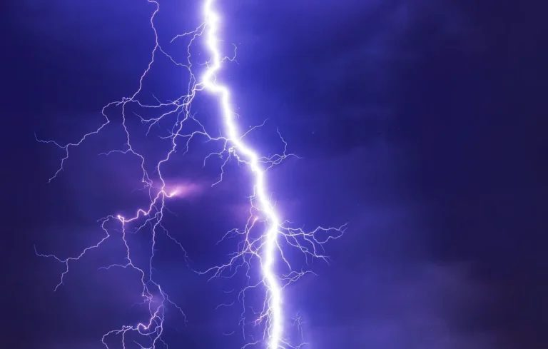 Orage violent à Antibes : déluge de pluie et grêle sur la Côte d&rsquo;Azur