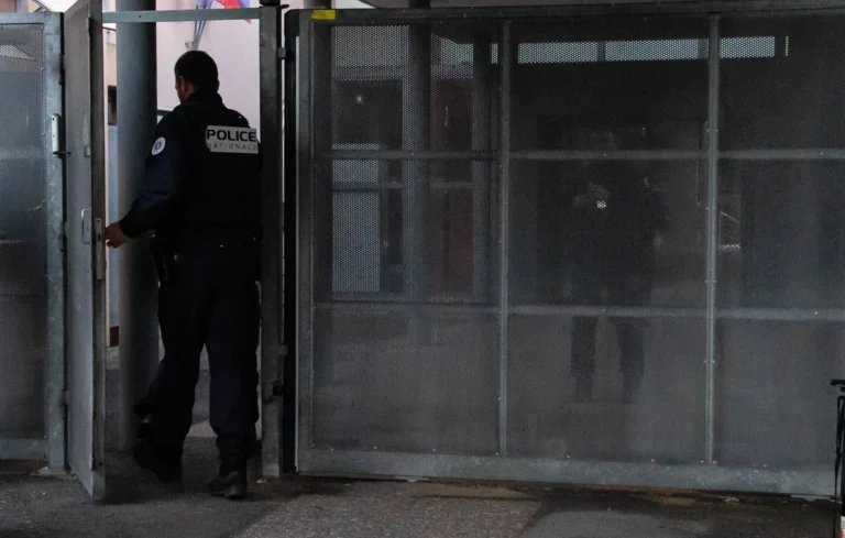 Professeure poignardée à Sanary : profil inquiétant de l&rsquo;élève de 14 ans