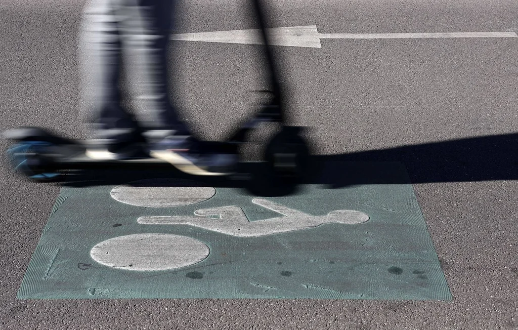 Rennes : Une trottinette percute un fourgon de police, deux blessés