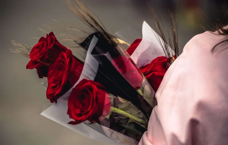 Saint-Valentin : D&rsquo;où viennent les roses vendues en hiver ?
