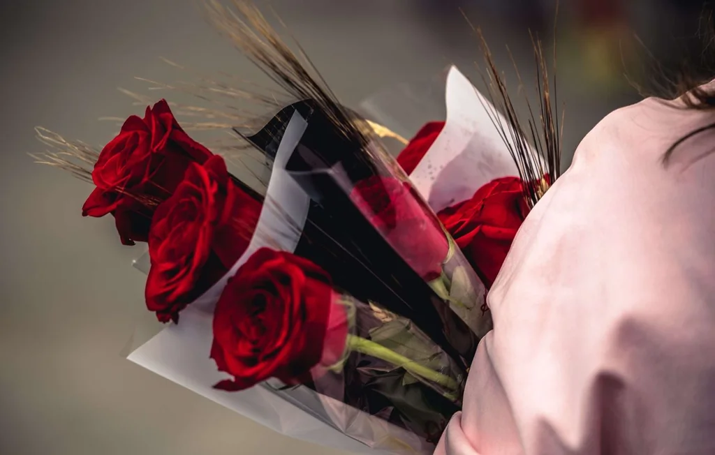 Saint-Valentin : D'où viennent les roses vendues en hiver ?