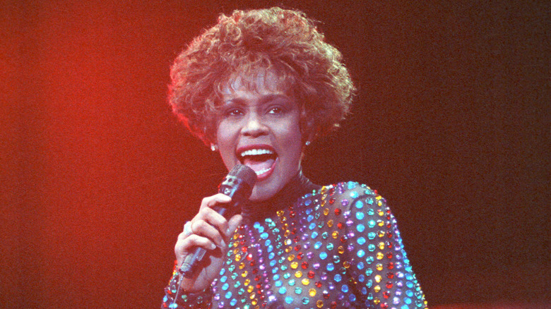 Whitney Houston chantant sur scène en 1991
