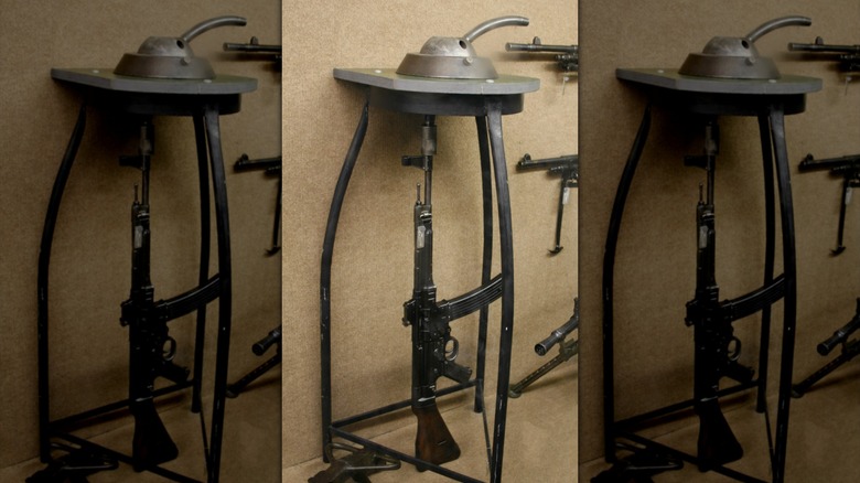 Accessoire de canon Krummlauf courbé sur une arme exposée dans un musée