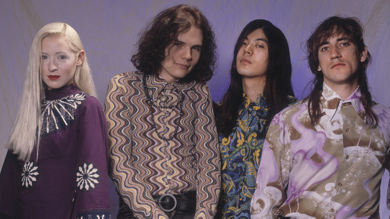 Formation originale des Smashing Pumpkins posant pour un portrait