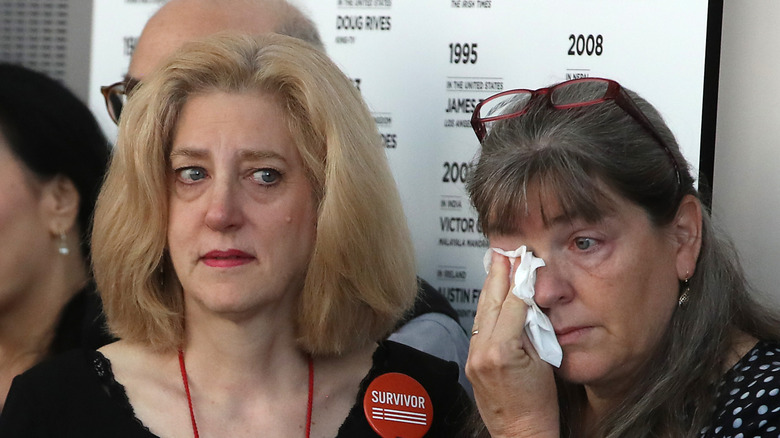 Familles des victimes de la fusillade du Capital Gazette en pleurs