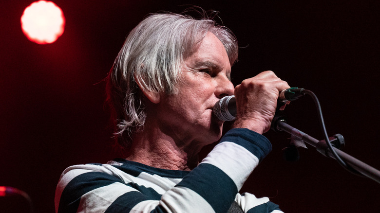 David Fenton jouant avec le groupe The Vapors