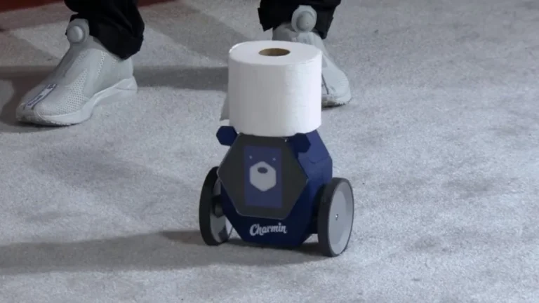 Charmin dévoile le RollBot, le robot pour papier toilette