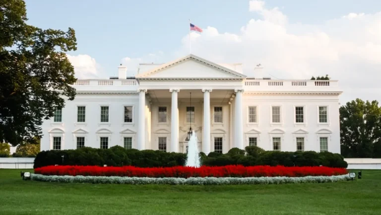 Découvrez pourquoi la Maison Blanche est blanche