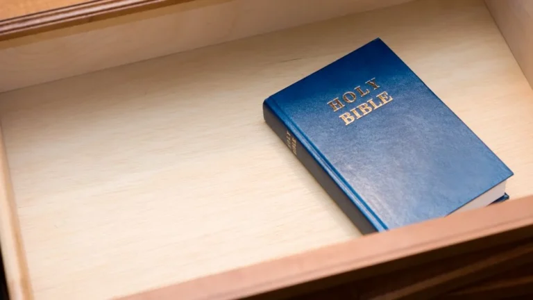 L&rsquo;Histoire des Bibles dans les Chambres d&rsquo;Hôtel