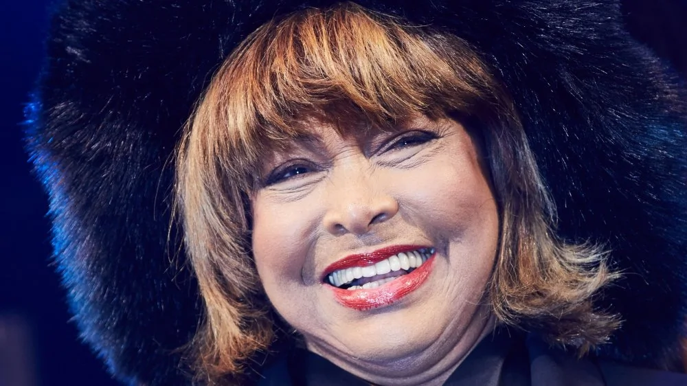 La Tragique Histoire de Vie de Tina Turner : Un Voyage Émotionnel