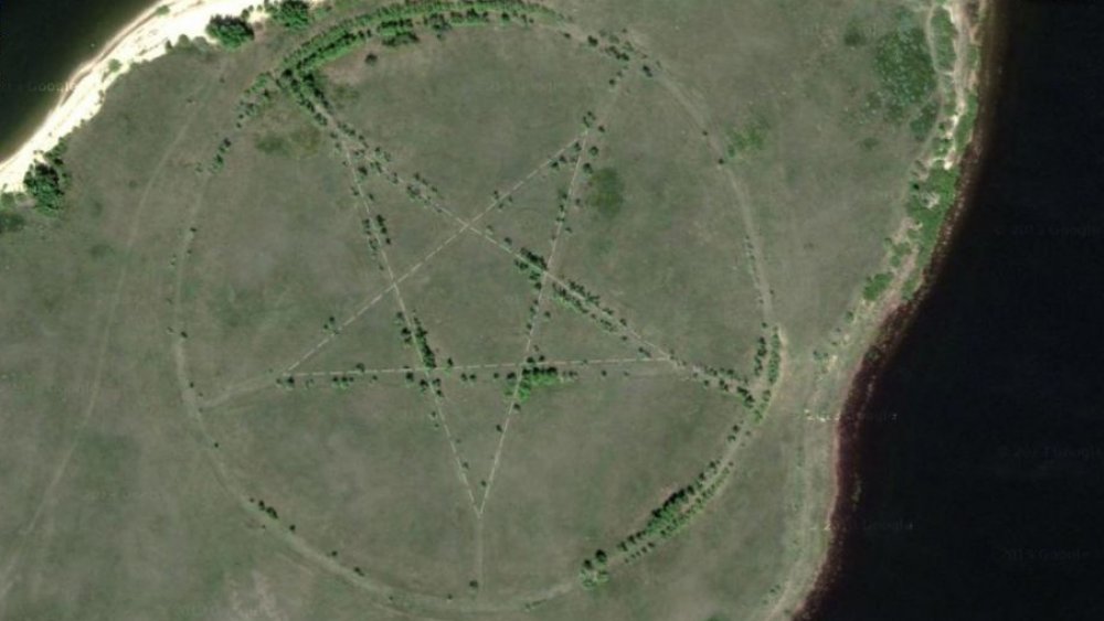 Pentagramme visible au Kazakhstan depuis Google Earth