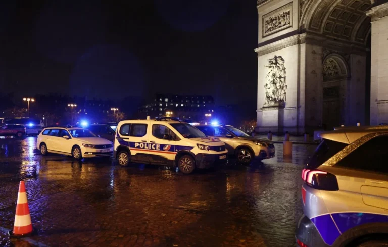 Attaque à l&rsquo;Arc de Triomphe : le lourd passé terroriste de l&rsquo;assaillant