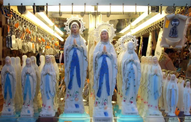 Châteauroux : l&rsquo;apparition mystère d&rsquo;une statue de sainte