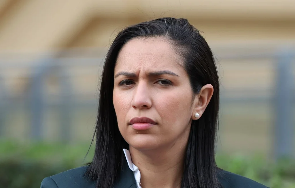 Dark Romance : l'autrice de Corps à cœur poursuit Sarah El Haïry