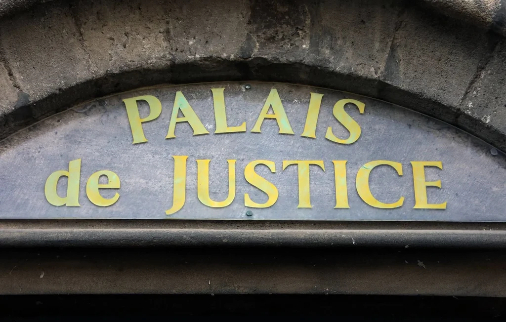 Dijon : 4 ans de prison pour un collégien menaçant sa principale