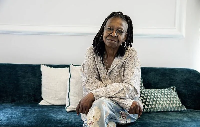 Dossiers Epstein : Whoopi Goldberg justifie sa présence