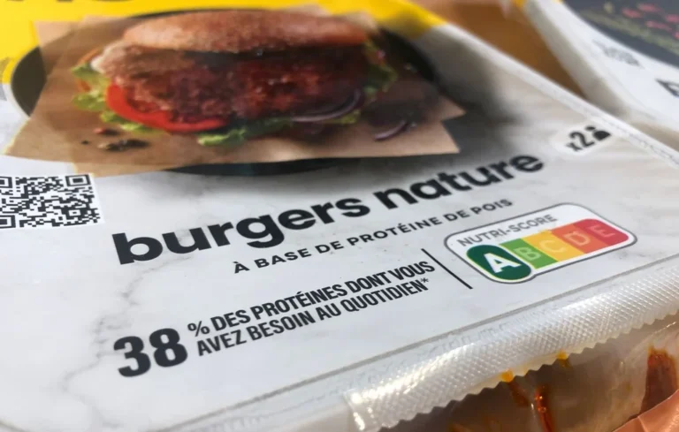 Fin du « steak végétal » en Europe : saucisses et burgers épargnés