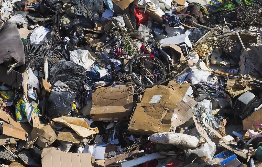 Finistère : le bébé retrouvé dans un centre de tri est mort asphyxié